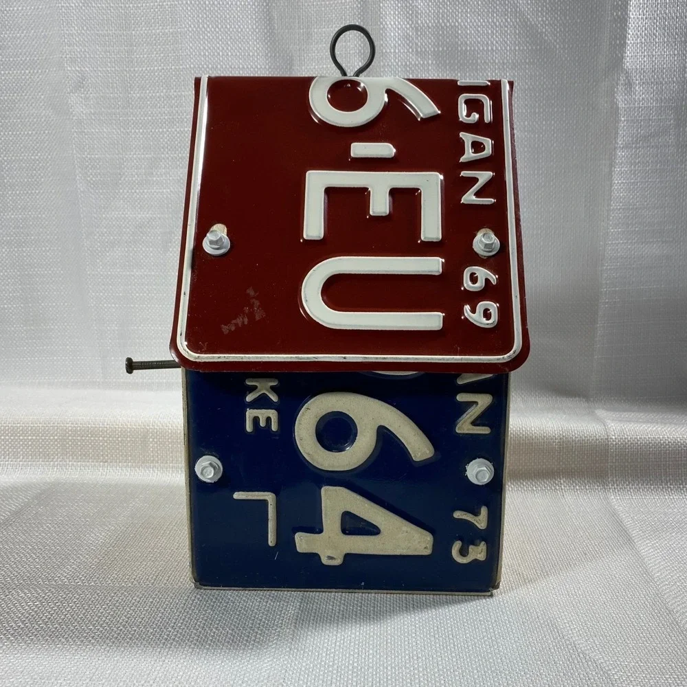 Handmade Vintage Michigan License Plate Birdhouse Cedar Wood Rustic Garden 1969